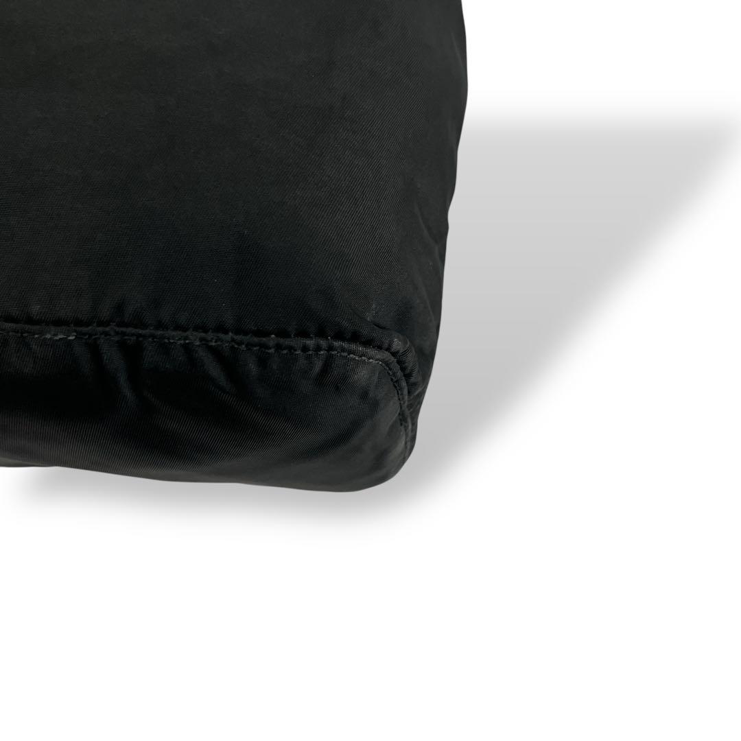 PRADA 巾着ミニポーチ　三角ロゴ　化粧ポーチ　小物入れ　ブラック　ナイロン