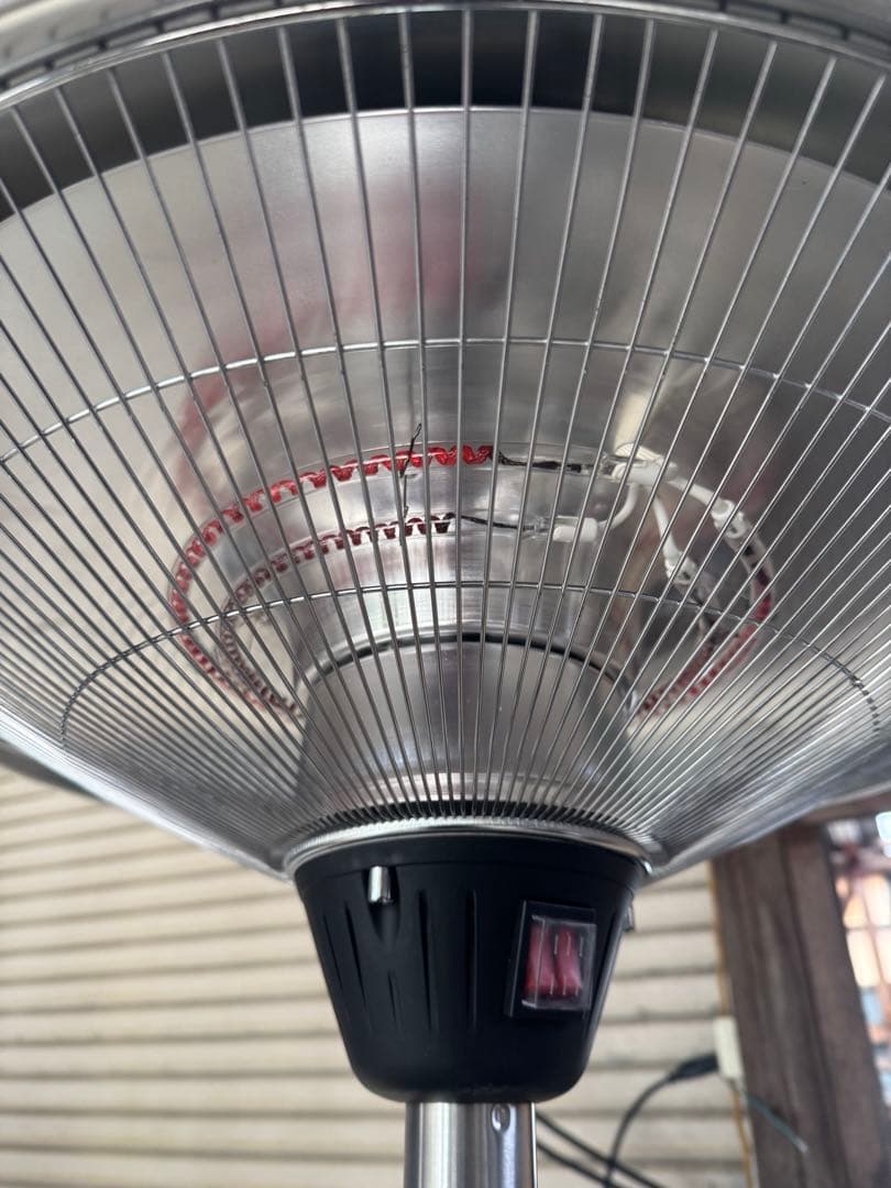 スタンディング赤外線ヒーター メタリック仕上げ