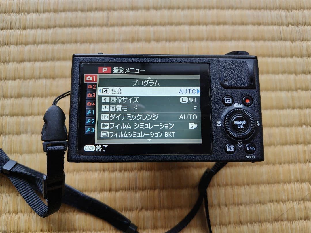 FUJIFILM XQ1 完動品 純正バッテリー4つ 純正カメラケース