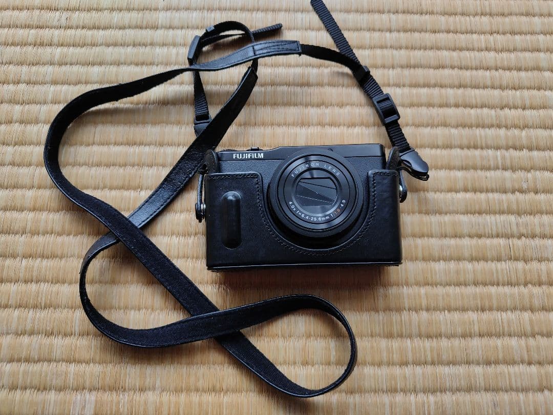 FUJIFILM XQ1 完動品 純正バッテリー4つ 純正カメラケース