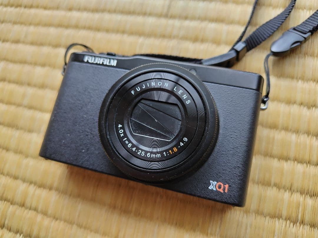 FUJIFILM XQ1 完動品 純正バッテリー4つ 純正カメラケース
