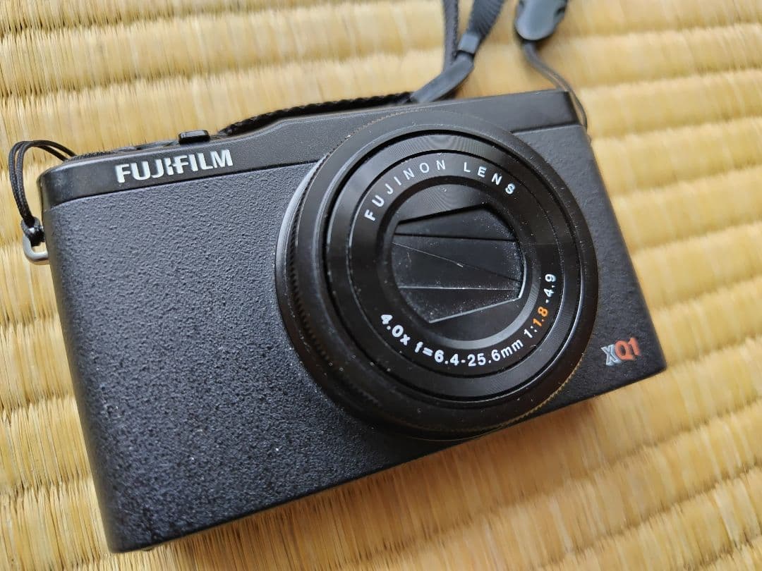 FUJIFILM XQ1 完動品 純正バッテリー4つ 純正カメラケース