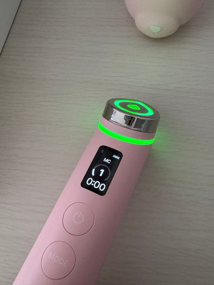 韓国 medicube 美顔器 pro (キャップ付き)