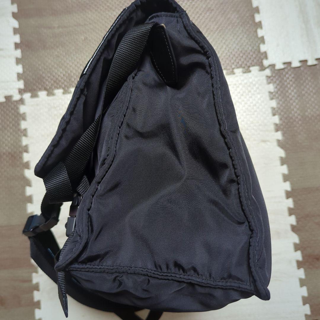 PRADA プラダ ブラック メッセンジャーバッグ