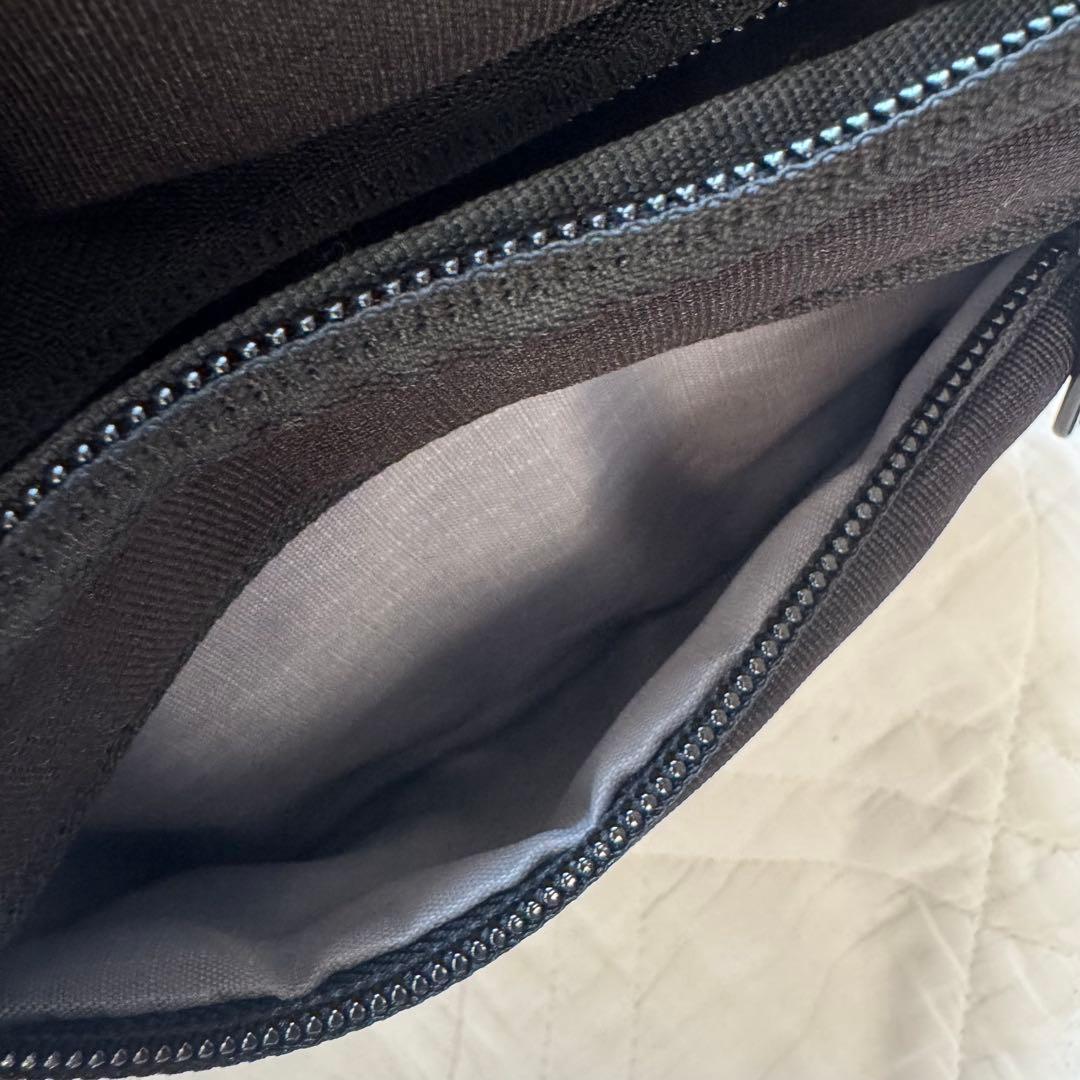 美品　pomulu ポムル ヒップシートブラック　ショルダーバック