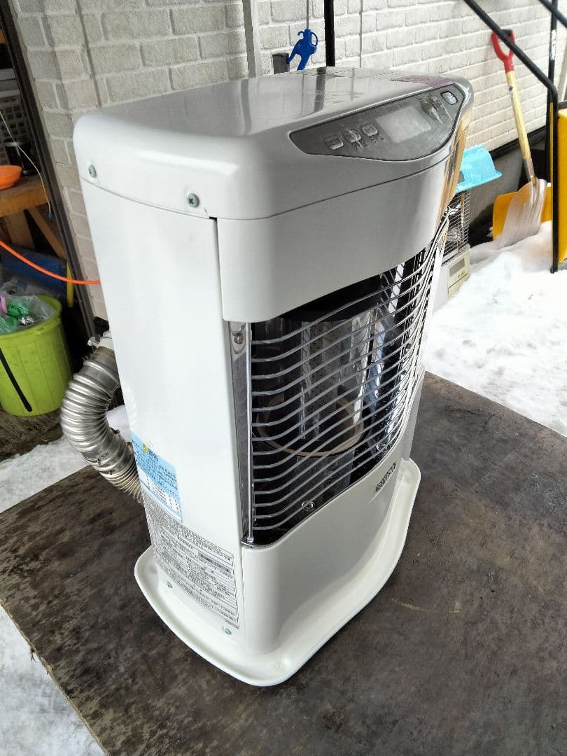 札幌発サンポットFF石油ストーブ！品番「FFR‐384BL」2013年式中古品①