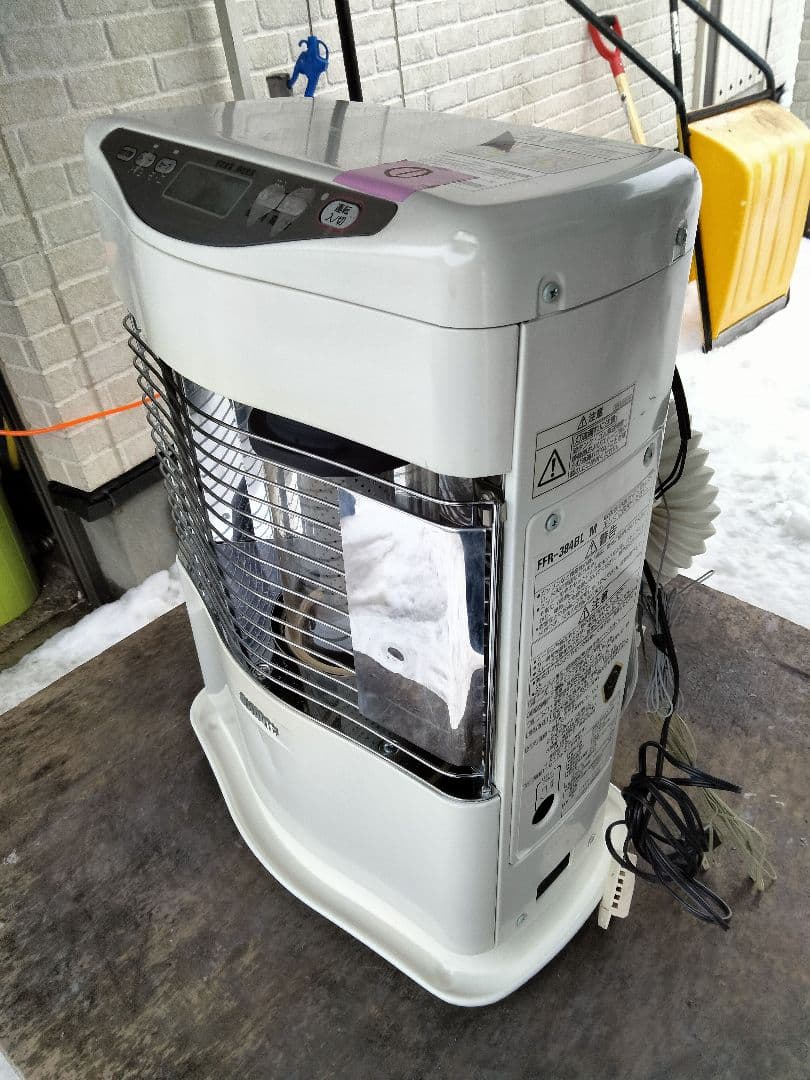 札幌発サンポットFF石油ストーブ！品番「FFR‐384BL」2013年式中古品①