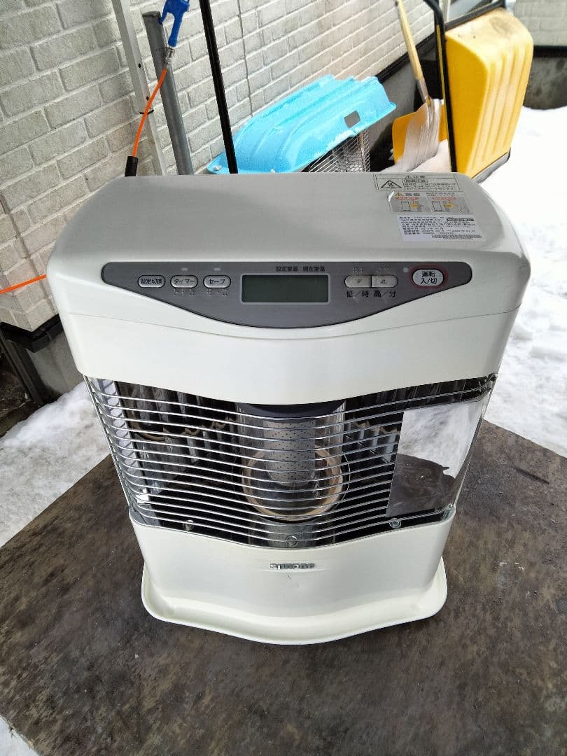 札幌発サンポットFF石油ストーブ！品番「FFR‐384BL」2013年式中古品①