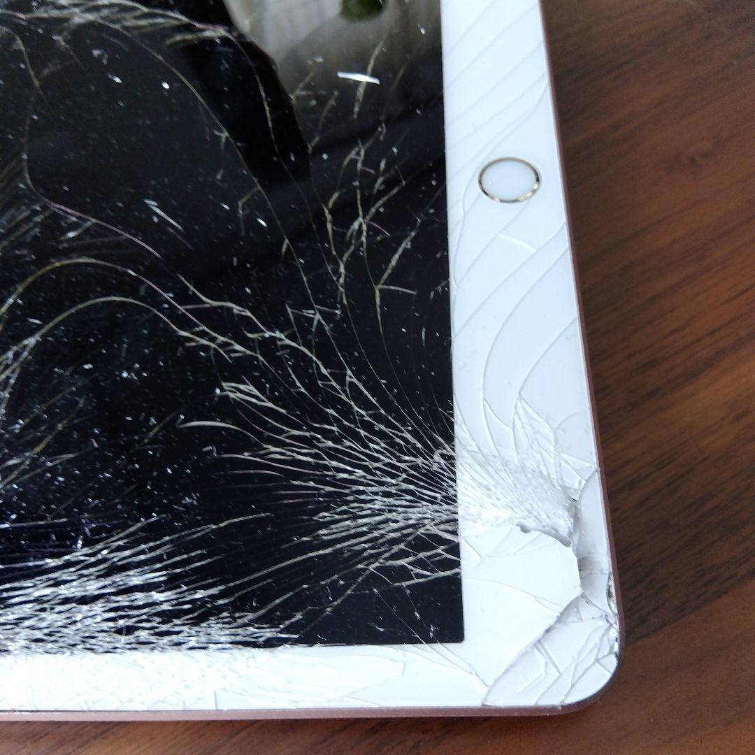 ホワイト iPad本体 画面ひび割れあり