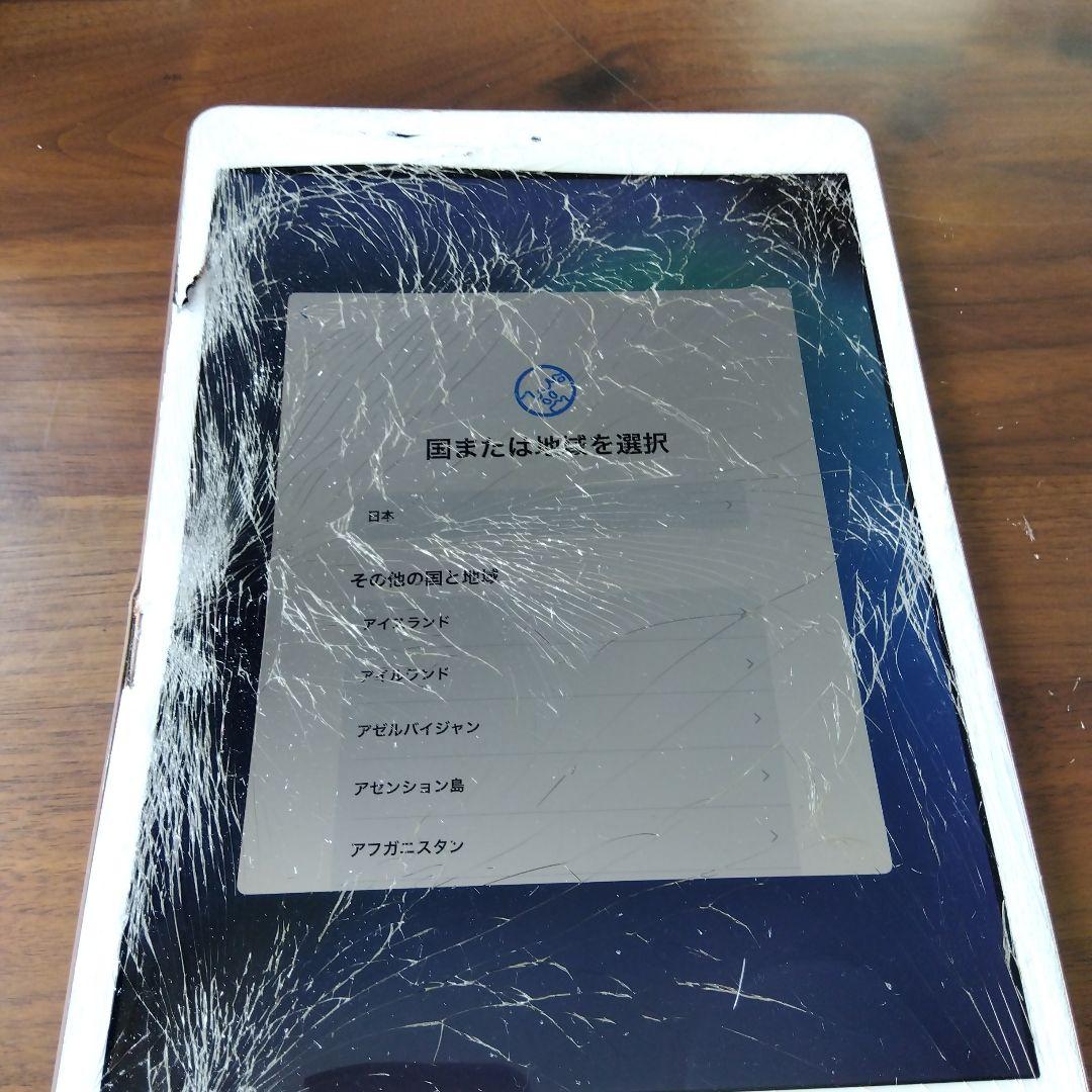ホワイト iPad本体 画面ひび割れあり