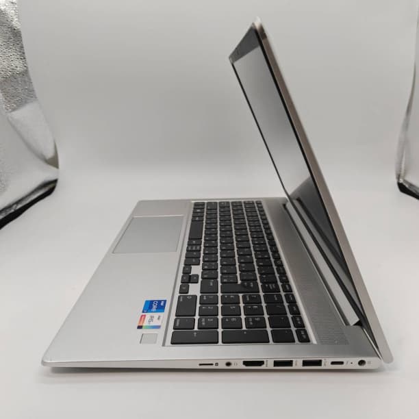 第11世代 i7 バッテリー◎ フルHD 15 HP SSD256GB オフィス