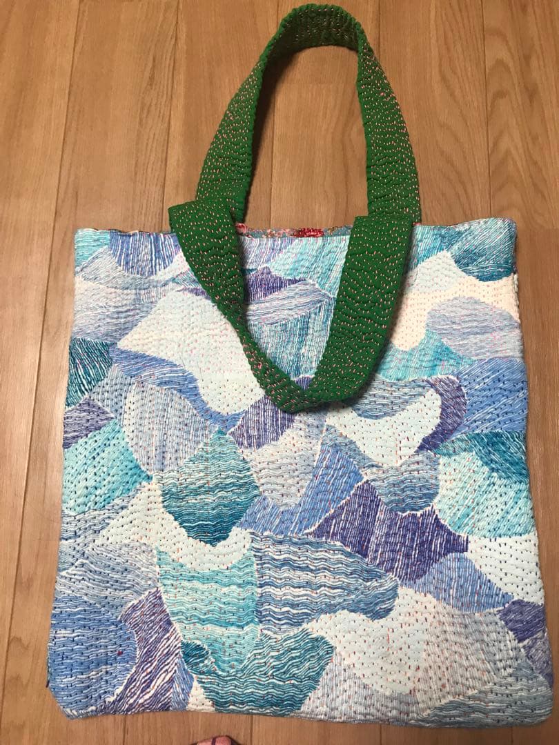 刺し子　刺子　波模様　花柄　バッグ 緑のハンドル付き　リバーシブル　グドゥリー