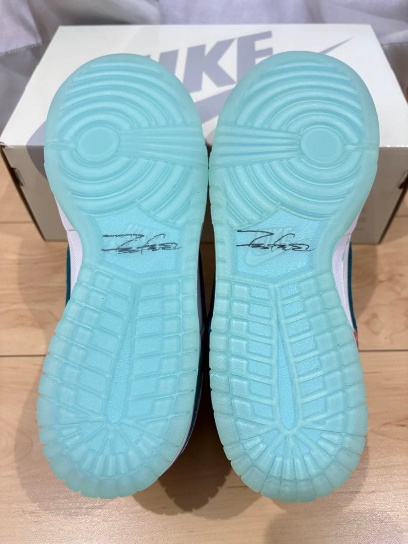 靴 Nikesb dunk low pro QS Futura