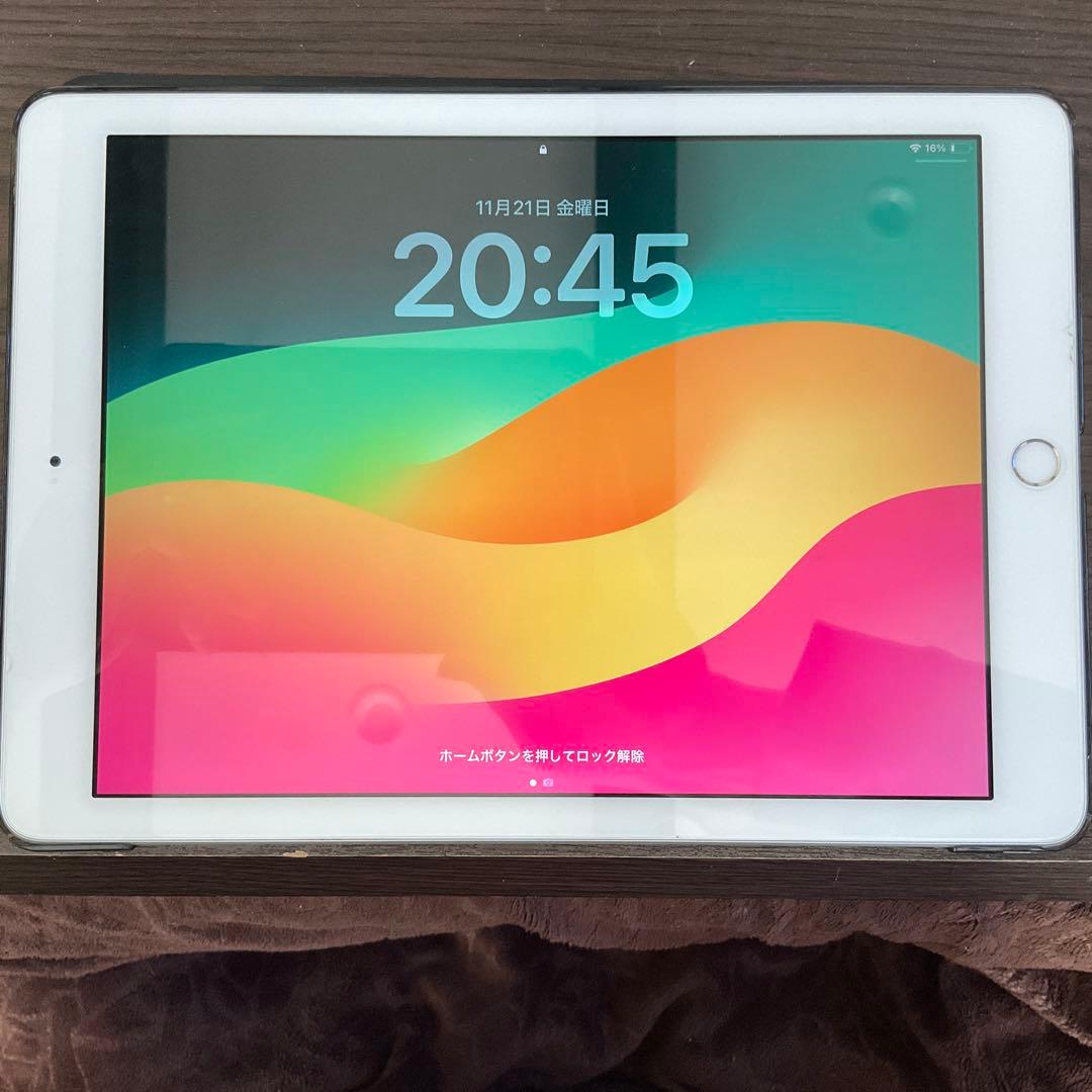 Apple iPad 本体 128GB 第6世代カバー付き