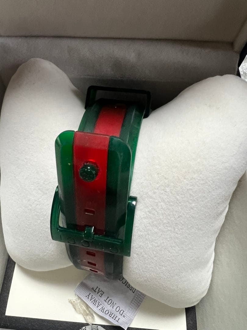 今だけ値下げGUCCI グリーン/レッド ラバーベルト時計ユニセックス