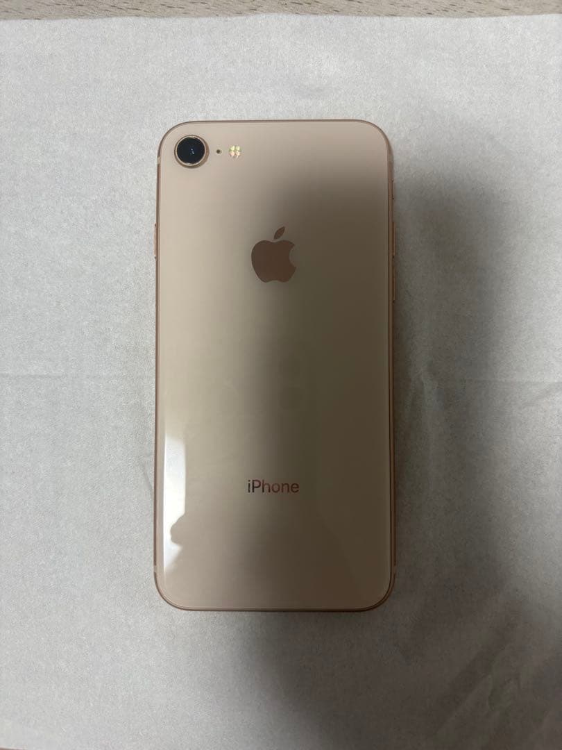 iPhone 8 64GB au／SIMロックあり／バッテリー89％