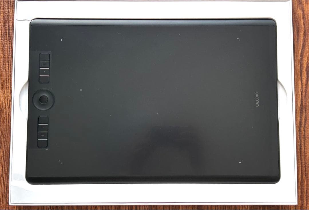 Wacom Intuos Pro PTH-860 2023年製 フィルム貼付済み