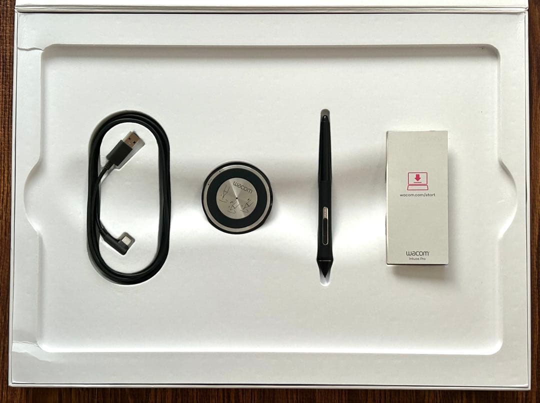 Wacom Intuos Pro PTH-860 2023年製 フィルム貼付済み