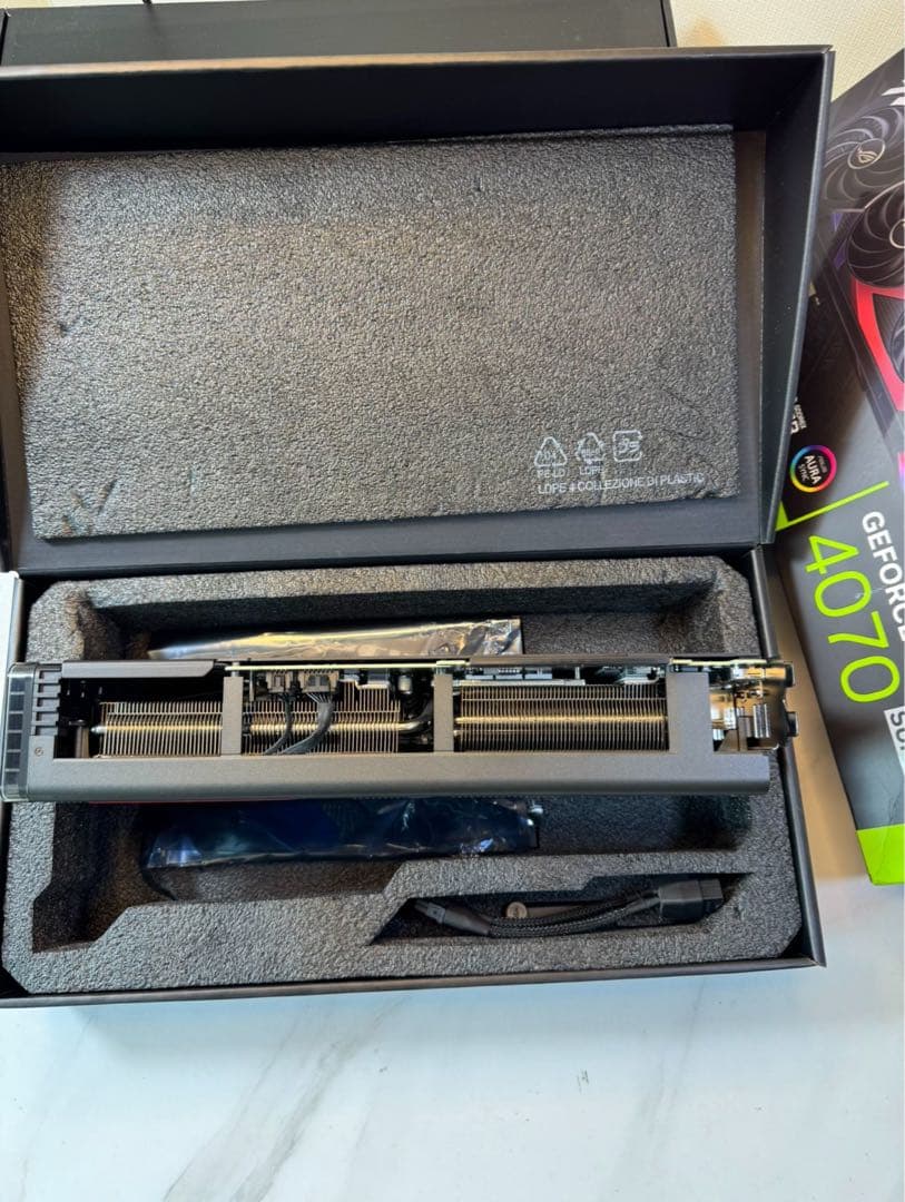 グラフィックボード・グラボ・ビデオカード ASUS ROG STRIX GAMING RTX 4070 Super