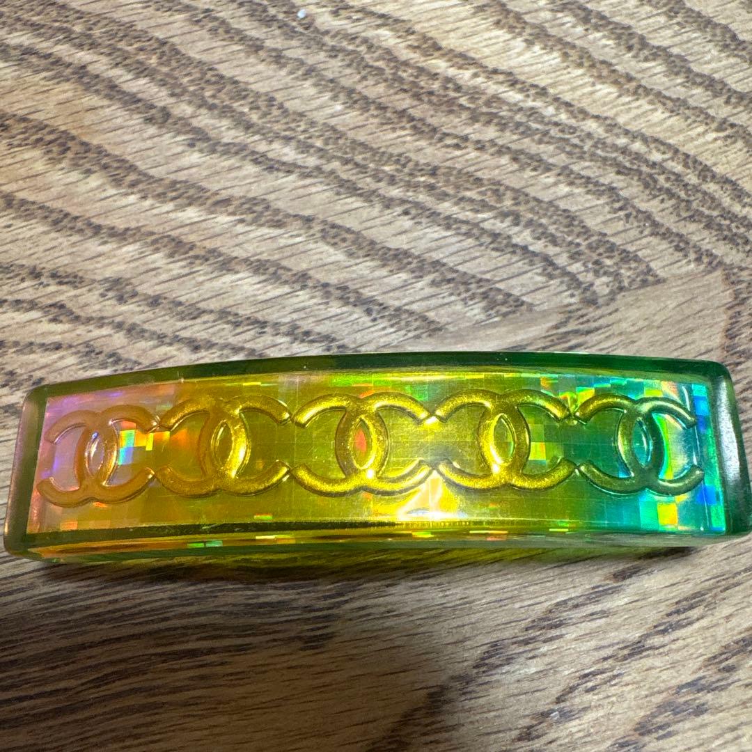 CHANEL 虹色 バーレット型ヘアクリップ