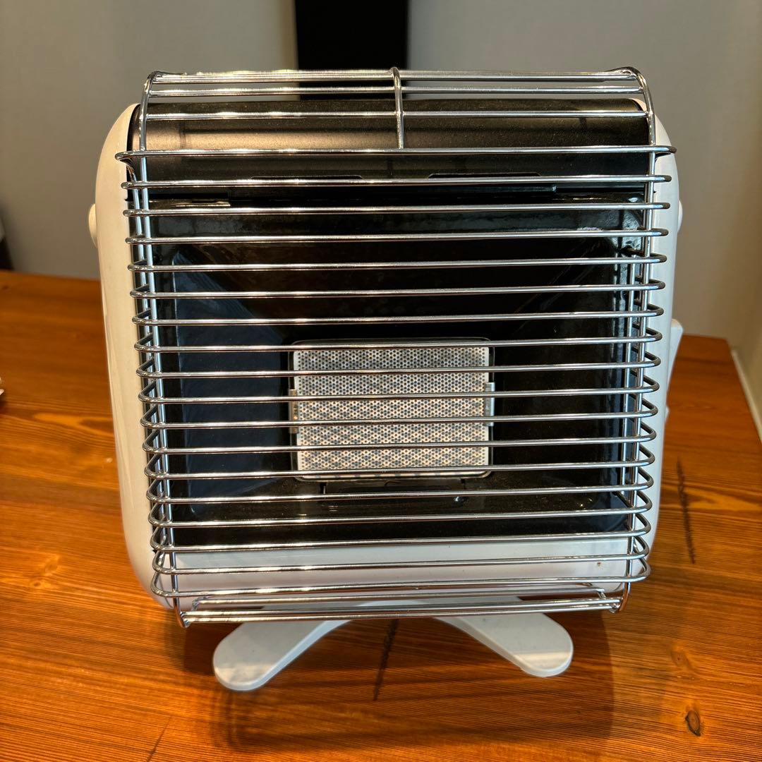 キャンプ用品　イワタニカセットガスストーブ