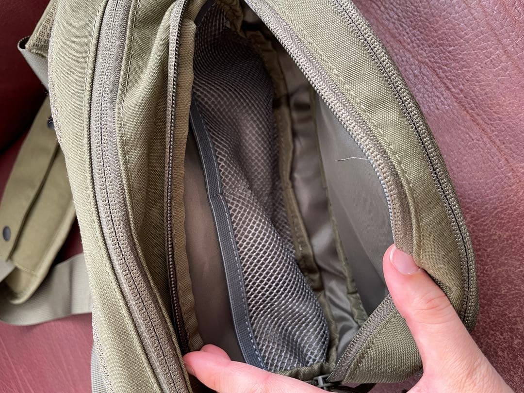 Hugoo ハグー　オリーブグリーン ヒップシート