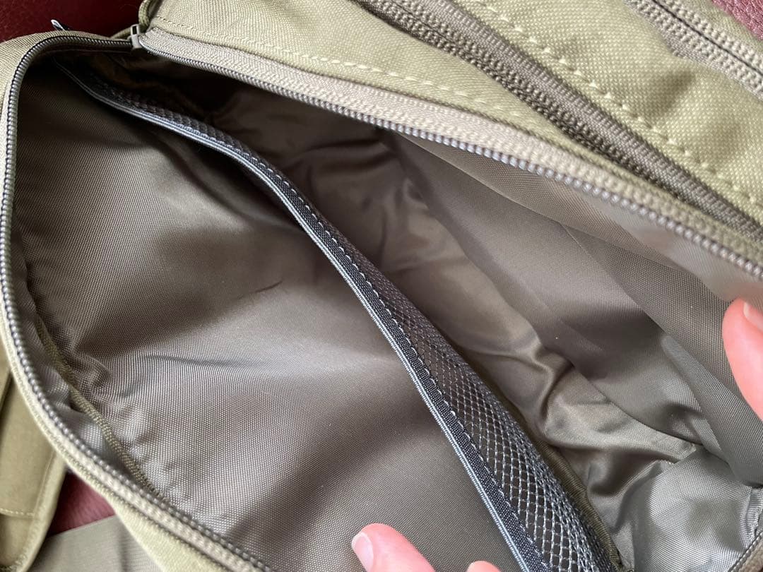 Hugoo ハグー　オリーブグリーン ヒップシート