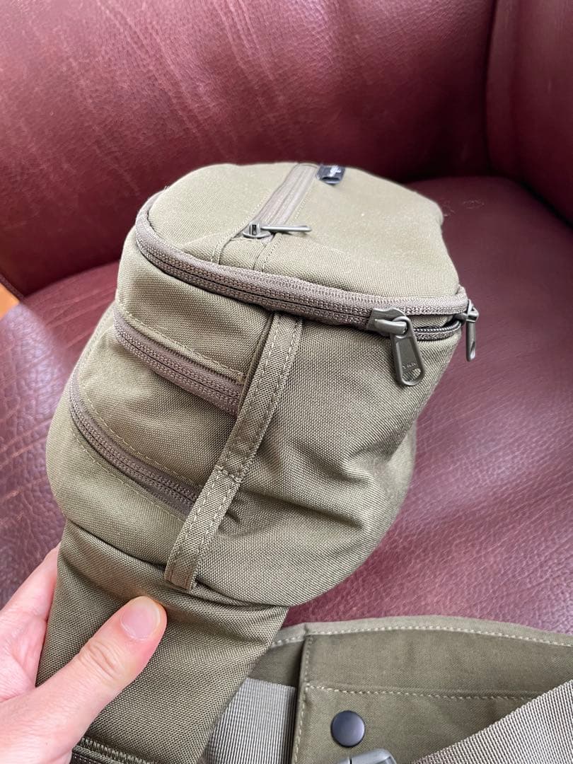 Hugoo ハグー　オリーブグリーン ヒップシート