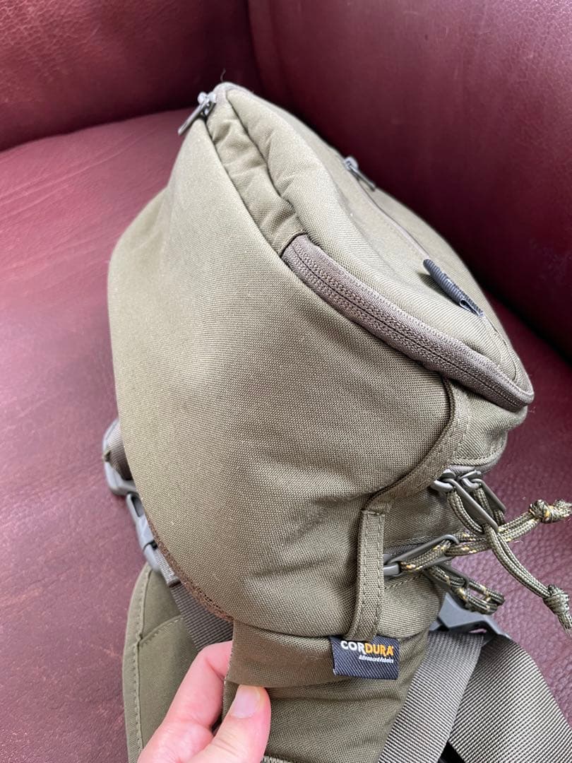 Hugoo ハグー　オリーブグリーン ヒップシート