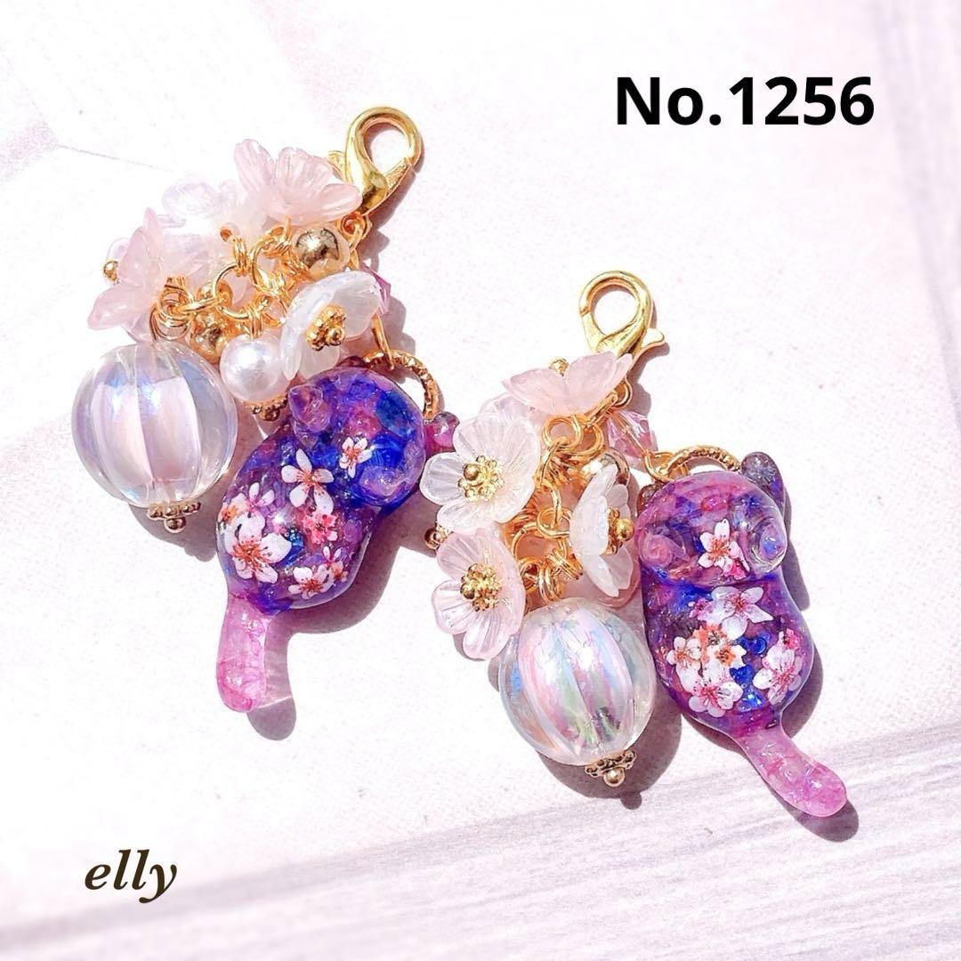 【sawasawa様】1256.琉球ガラス　夜桜　じゃれ猫　レジン　チャーム