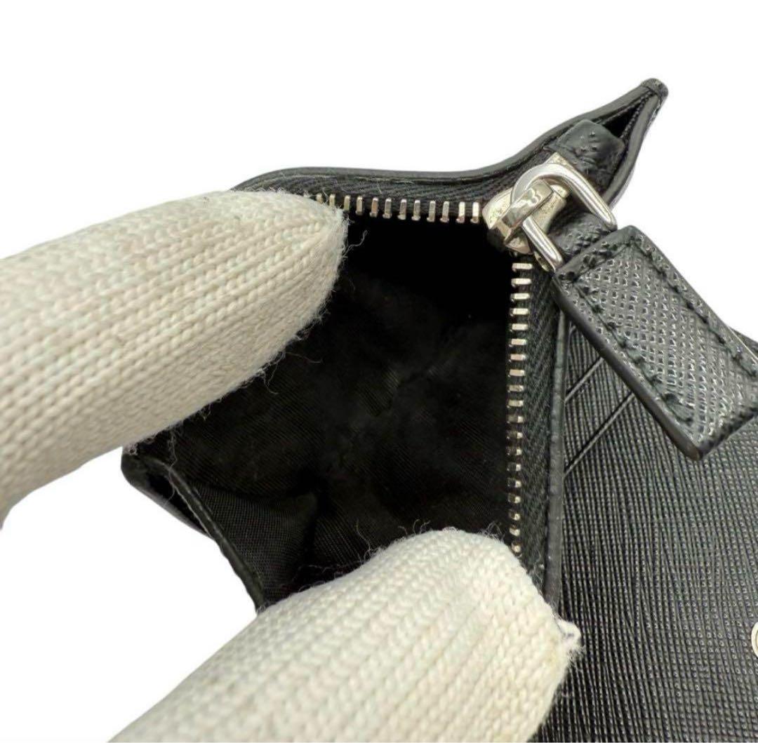 極美品 PRADA プラダ ケース 三角ロゴ サフィアーノ レザー 現行