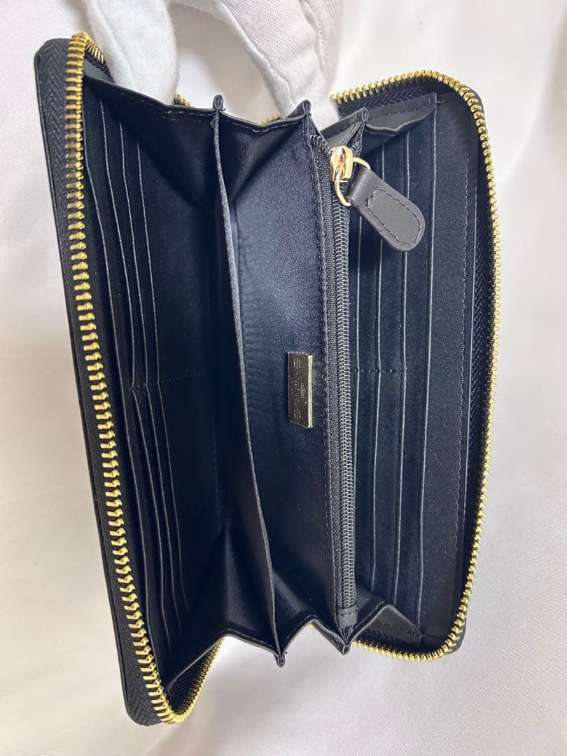 Vivienne Westwoodロゴ長財布　黒