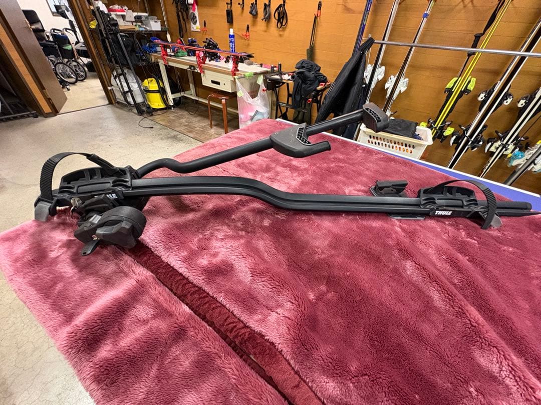 THULE 自転車キャリア ルーフ用 ブラック 2台有ります。