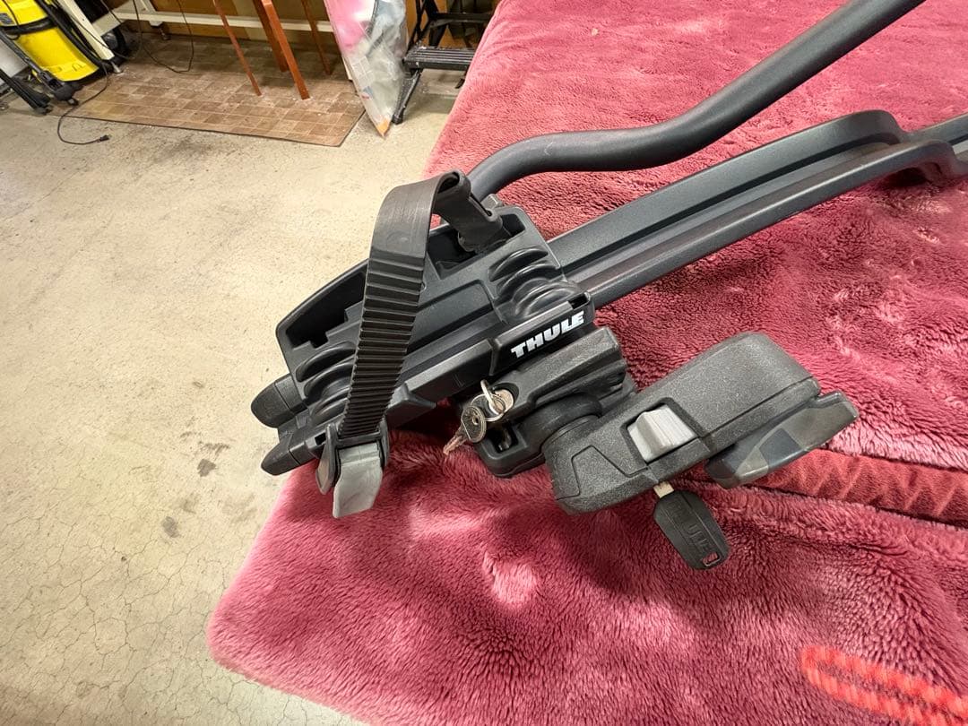 THULE 自転車キャリア ルーフ用 ブラック 2台有ります。