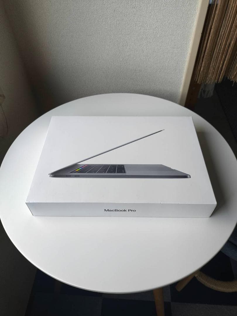 美品 MacBook Pro 15in 16G / 256G (スペースグレー)