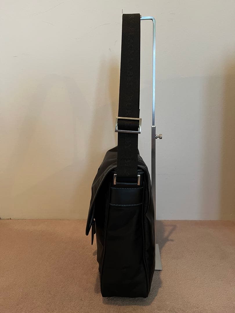 【美品】BURBERRYバーバリーブラックレーベル　黒ナイロン　ショルダーバッグ