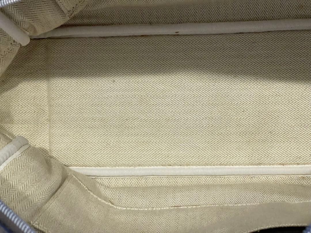 グレー レザー ハンドバッグシルバー金具 お仕事や学校行事にもスマートな佇まい