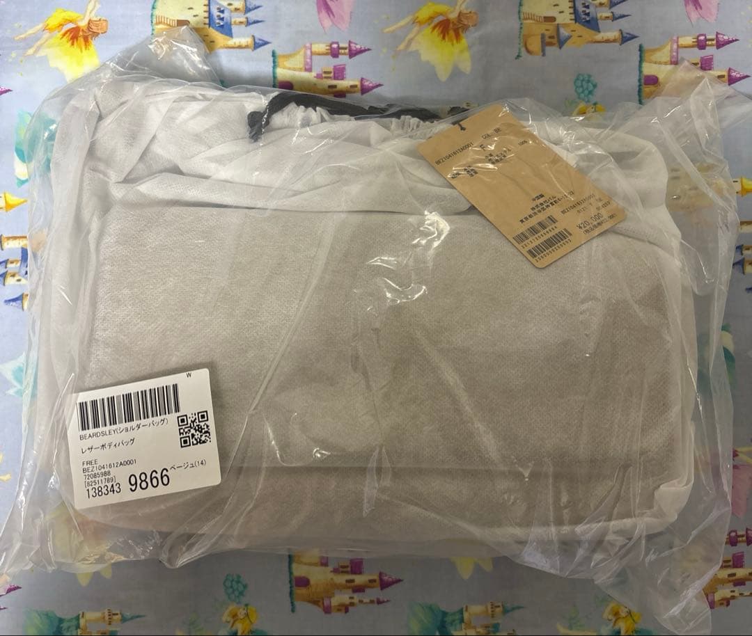 新品　BEARDSLEY ショルダーバッグ　レザーボディバッグ ベージュ　正規品