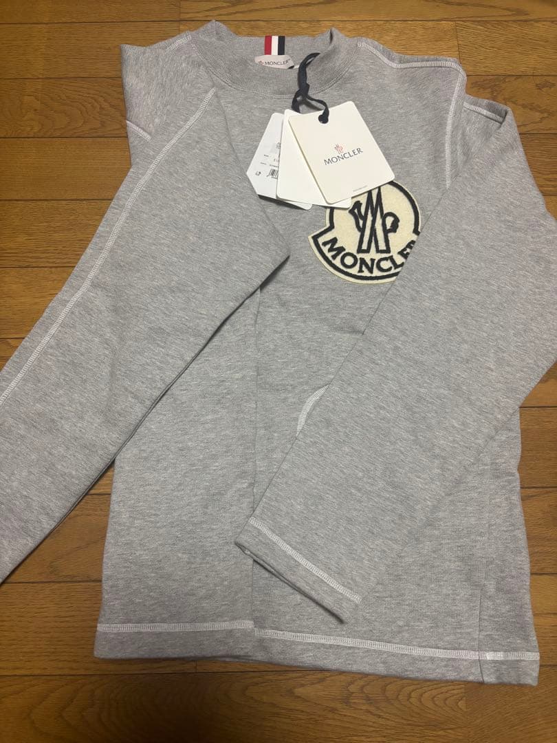 MONCLER グレー クルーネック トレーナー　モンクレール　メンズ　タグ付き
