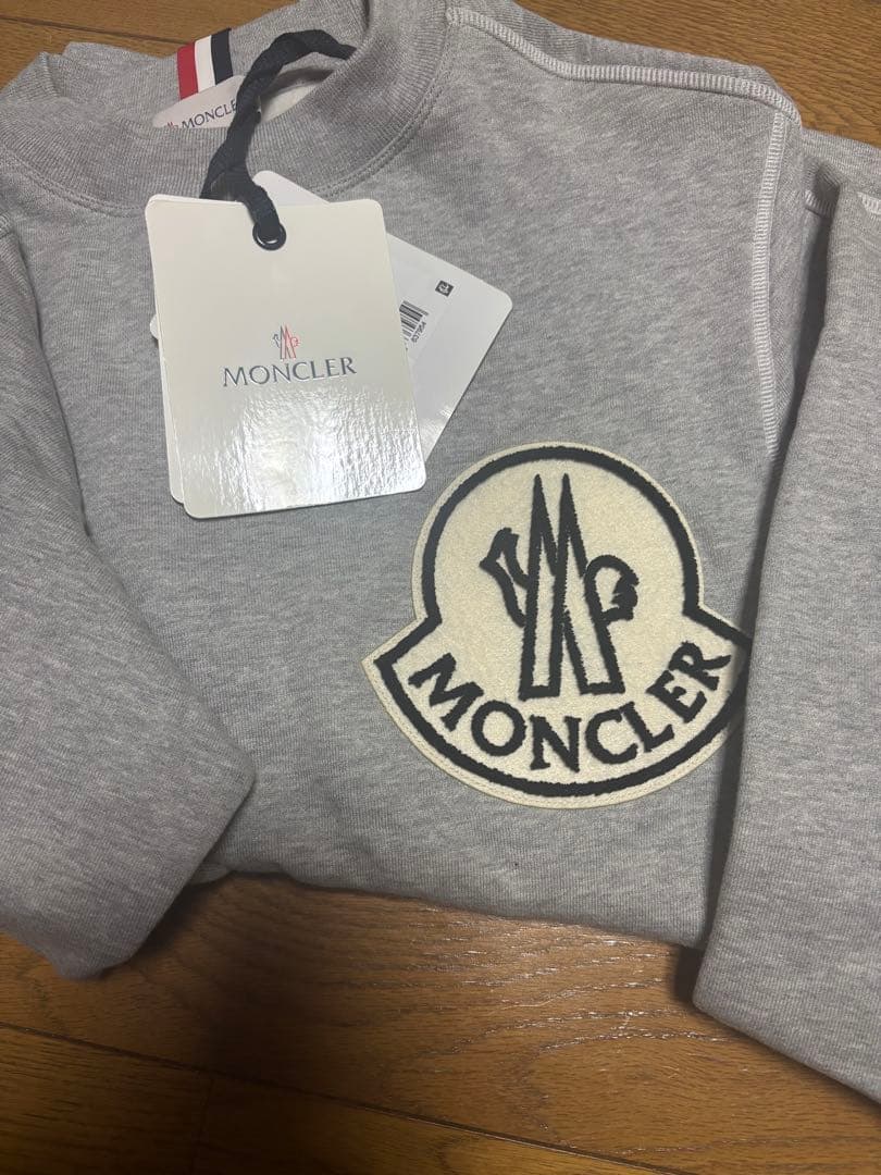 MONCLER グレー クルーネック トレーナー　モンクレール　メンズ　タグ付き