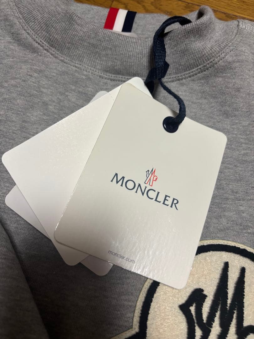 MONCLER グレー クルーネック トレーナー　モンクレール　メンズ　タグ付き