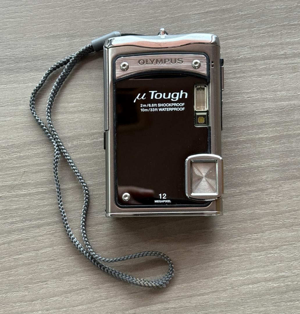 Olympus μ TOUGH-8000 12MP 防水・耐衝撃カメラ