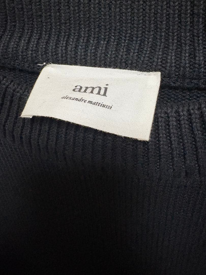 ば*ん様 アミ BIGハート ロゴフェルト メリノウールセーター ブラックレッド