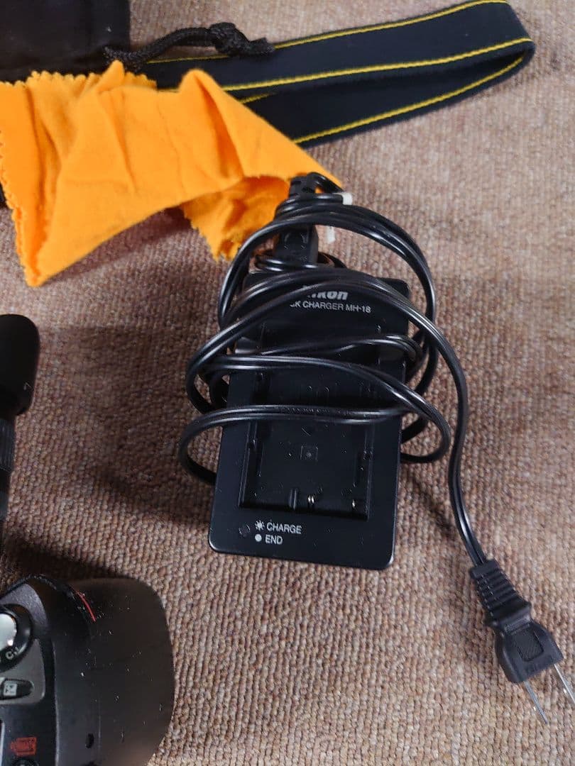 Nikon D70 デジタル一眼レフカメラ 双眼鏡付き