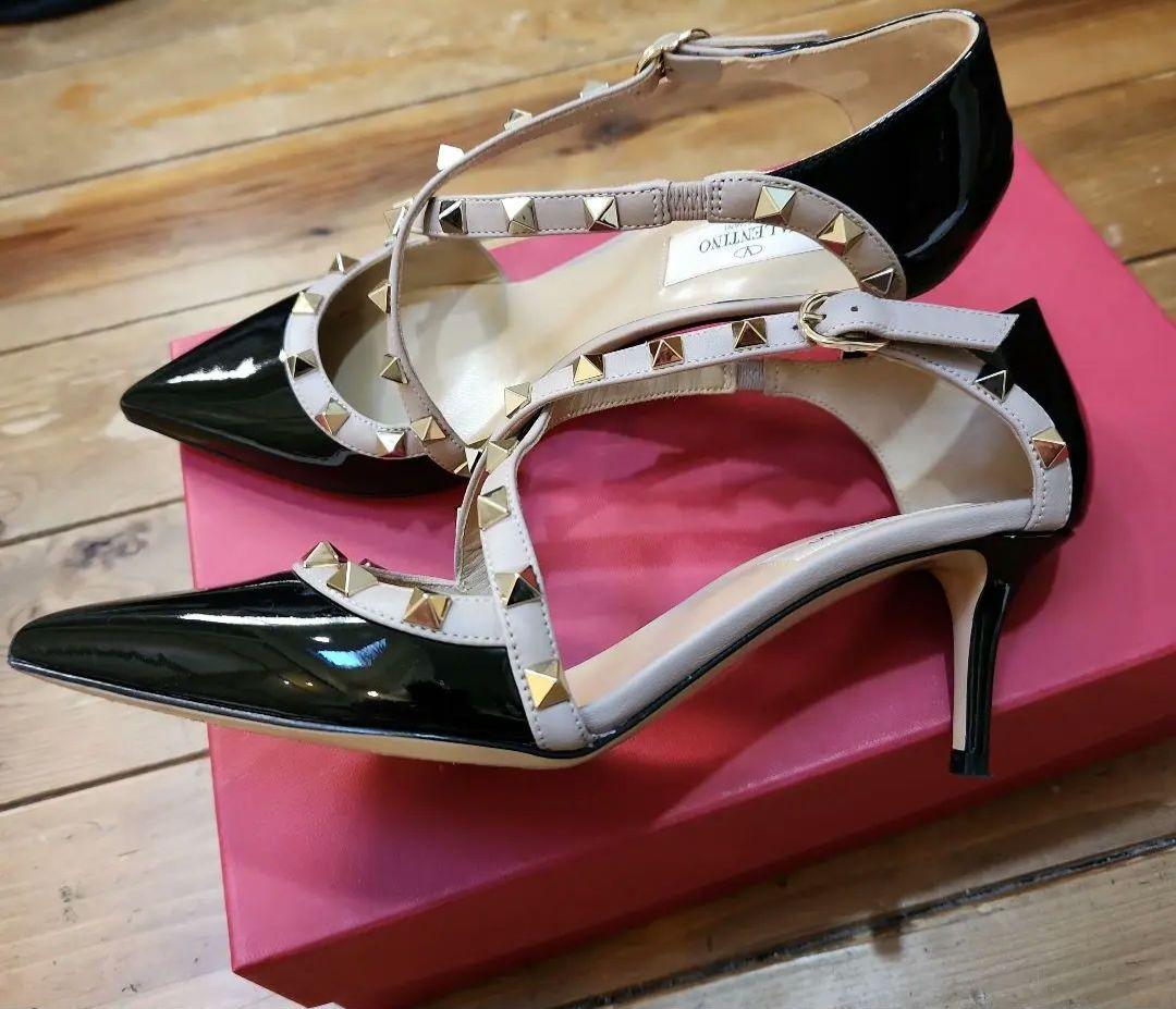 VALENTINO　ヴァレンティノ　スタッズクロスパンプス