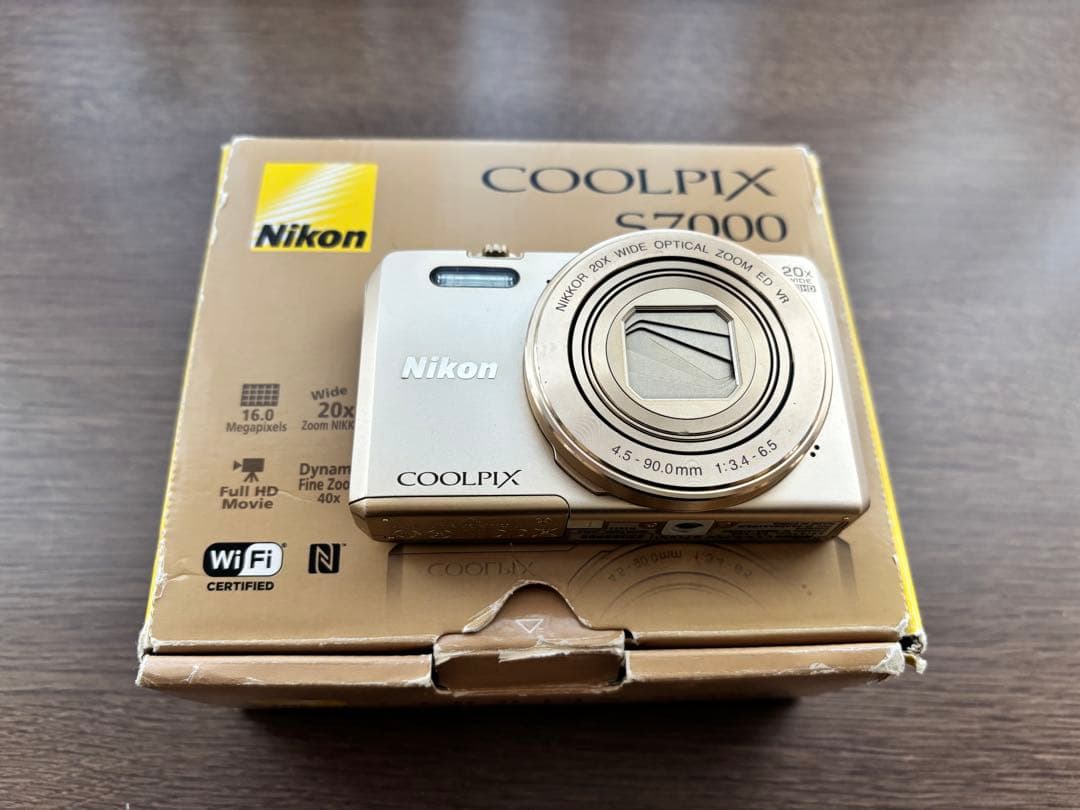 Nikon ニコン COOLPIX S7000 デジカメ