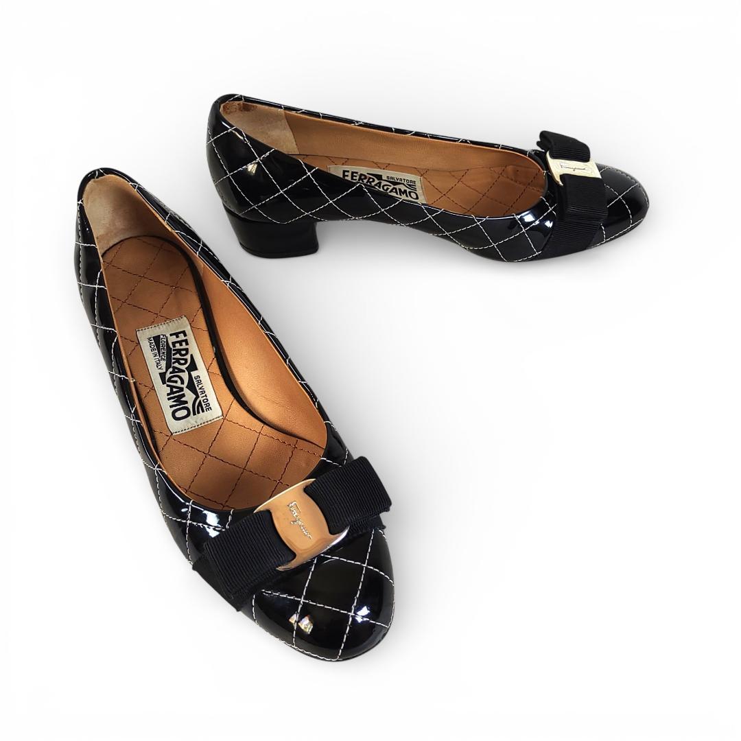 フェラガモ|VARA|キルティングリボン|6C|黒|i1781