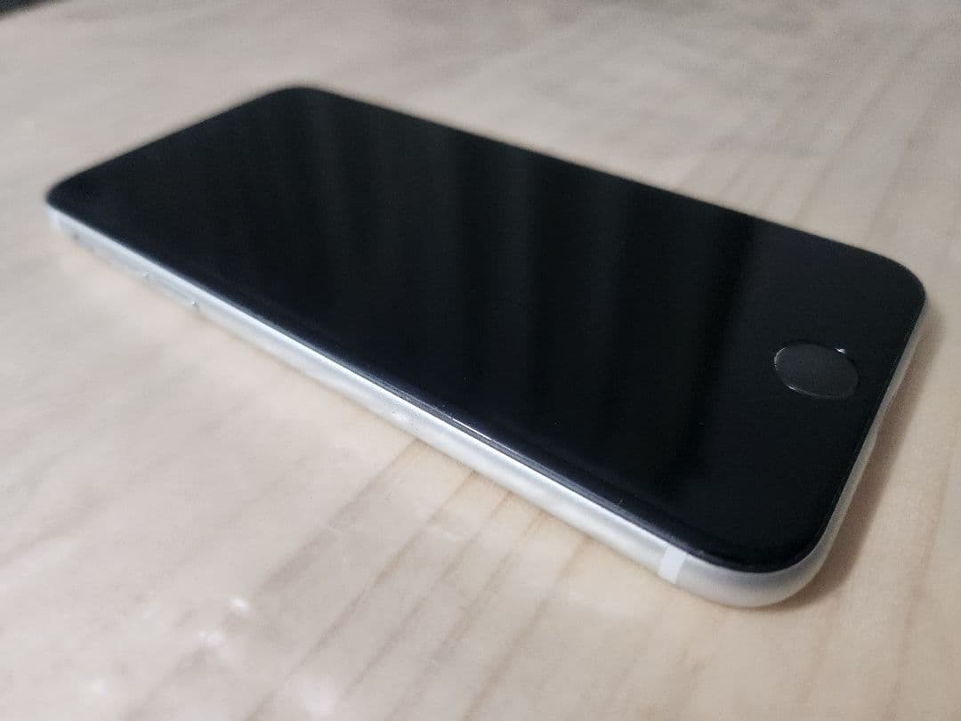 と*ぼ様 美品 iPhoneSE2 256GB