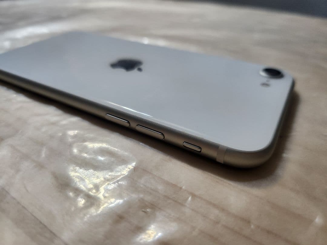 と*ぼ様 美品 iPhoneSE2 256GB