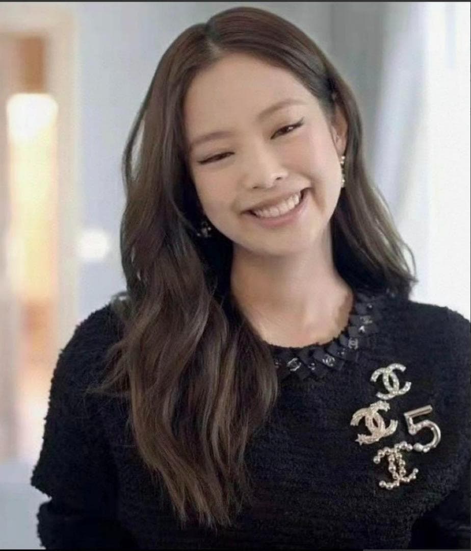 ココマーク ブローチ新品　ジェニー着用シャネルブローチ